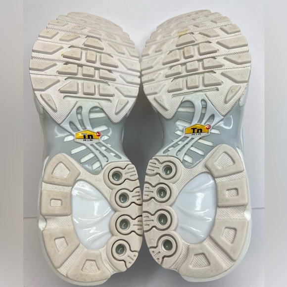Nike Air Max Plus Womens Triple White 2021 DM2362-100 Sz 7.5M No Box Excellent - Picture 12 of 14